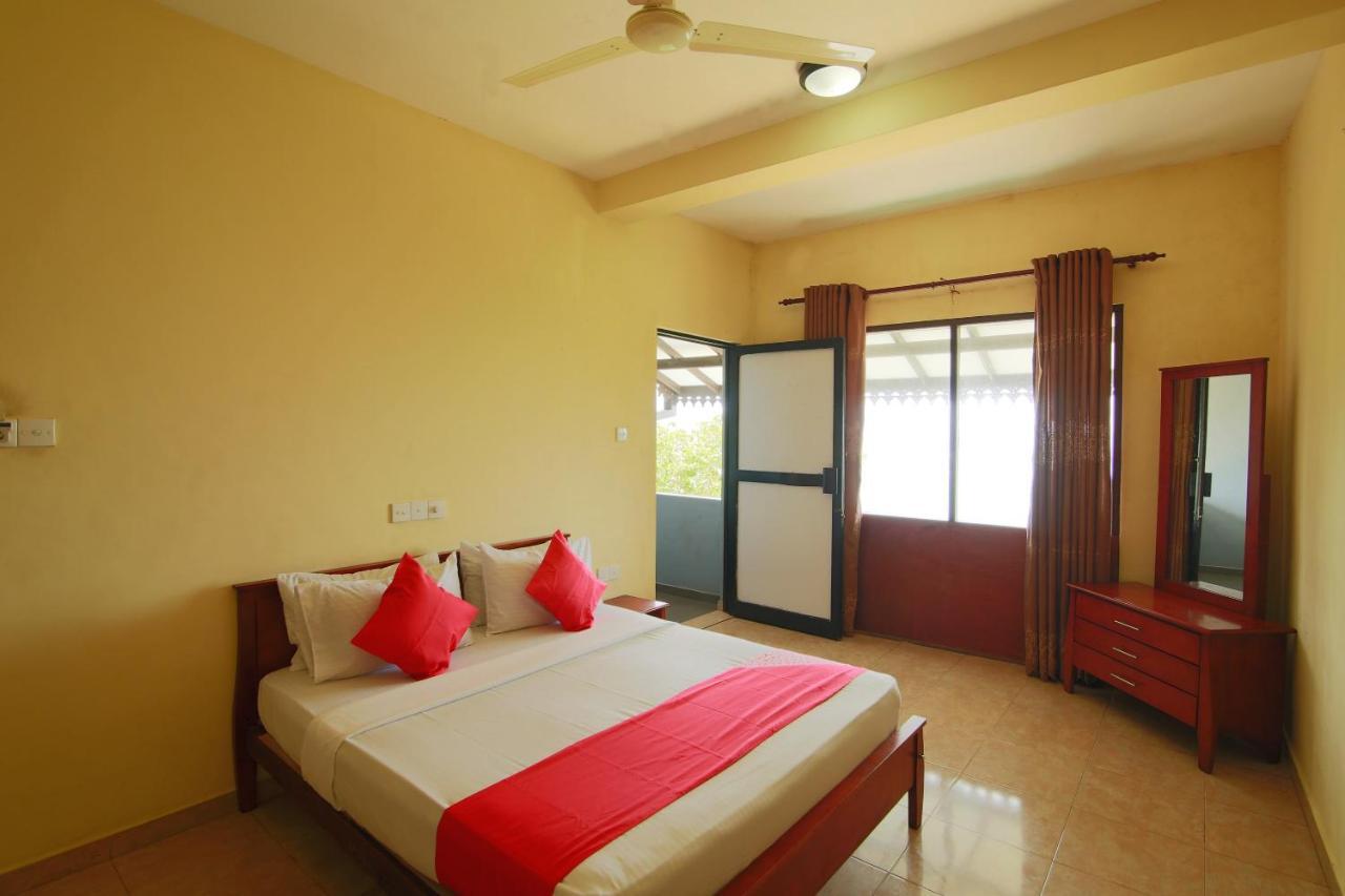 Oyo 553 Polhena Bay Resort Matara Exterior foto