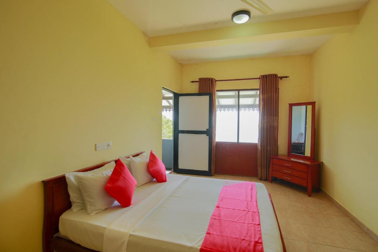 Oyo 553 Polhena Bay Resort Matara Exterior foto
